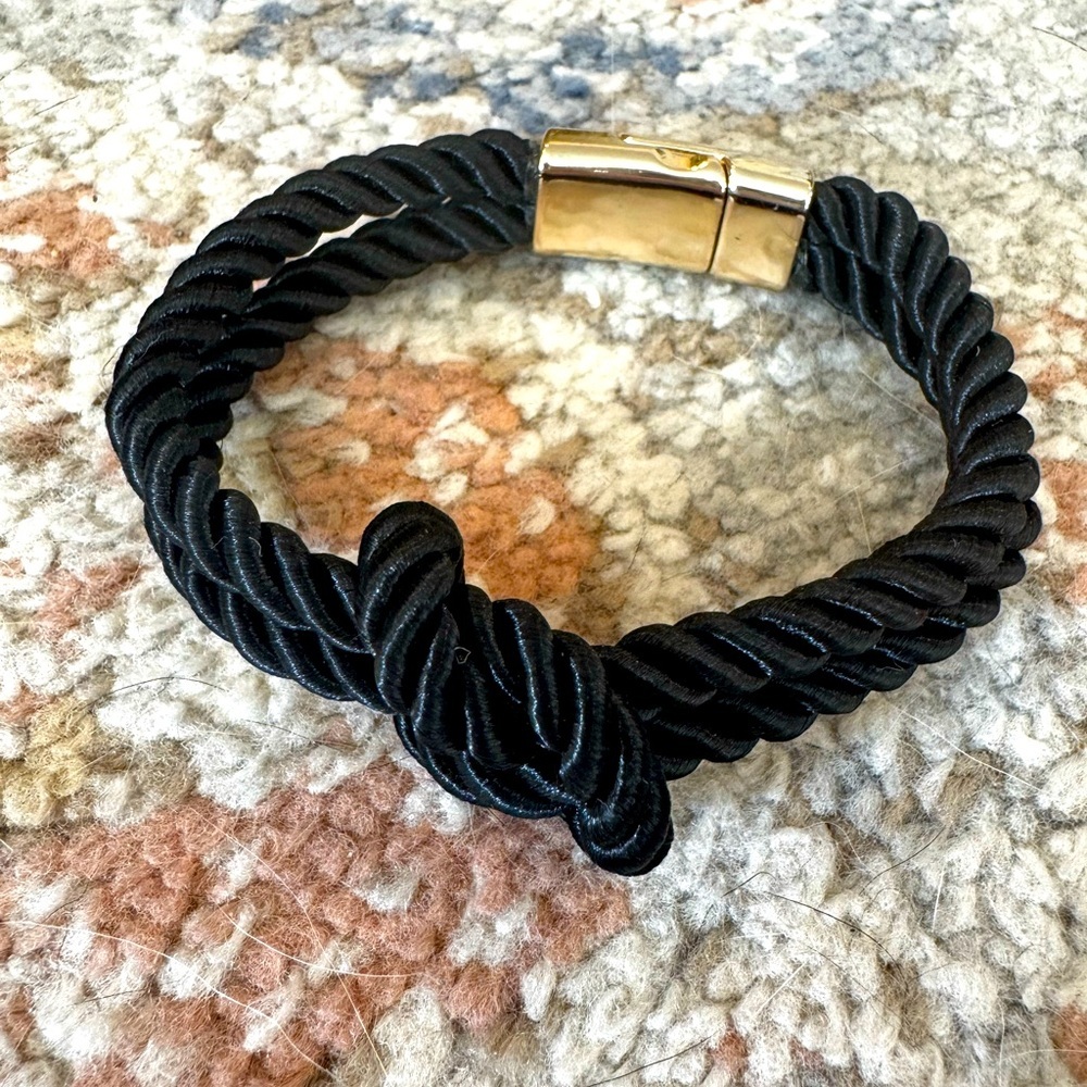 🌸Boutiques black roped bracelet